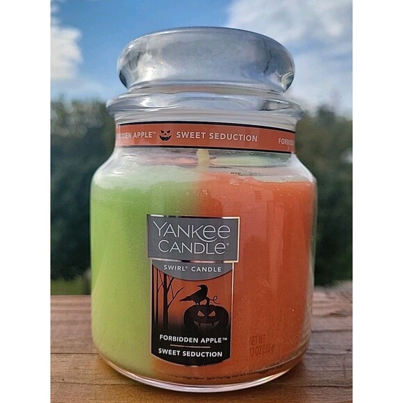Yankee Halloween Forbidden Apple/ Sweet Seduction Swirl Candle - Picture 1 of 7